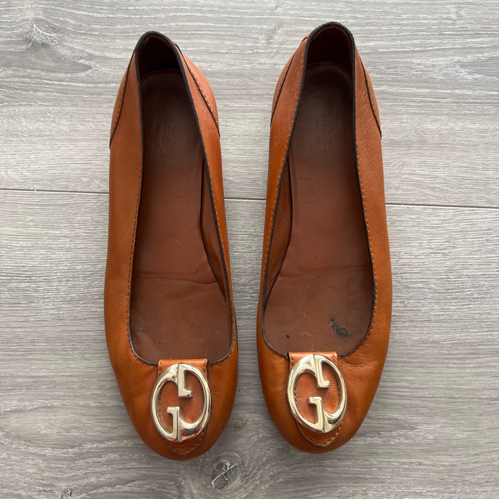 Gucci Brown Leather Flats with Gold Logo - Picture 2 of 12
